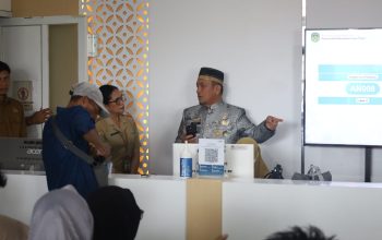 Sidak RSUD I Lagaligo, Bupati Irwan Langsung Telepon Direktur Minta Tambah Meja Pelayanan