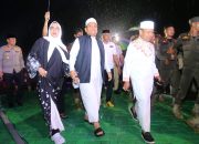 Antusiasme Warga Luwu Timur Tak Pudar Diterjang Hujan Demi Dengarkan Das’ad Latif