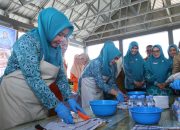 Praktik Masak Ikan di BBI Bajo, Langkah TP-PKK Luwu Tingkatkan Gizi Keluarga