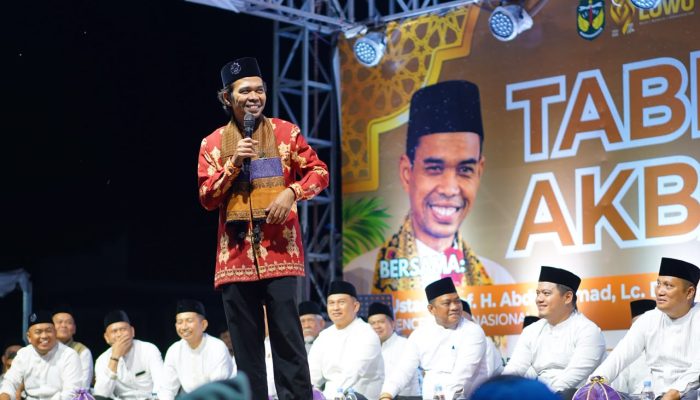 Penuh Khidmat, Ribuan Warga Luwu Lantunkan Dzikir Bersama Ustaz Abdul Somad