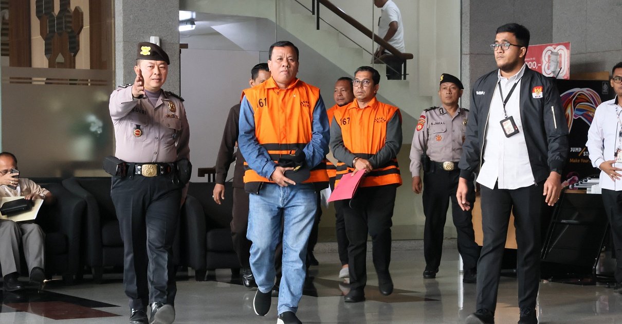KPK Tahan Bupati Kuansing dalam Kasus Dugaan Jual Beli Jabatan
