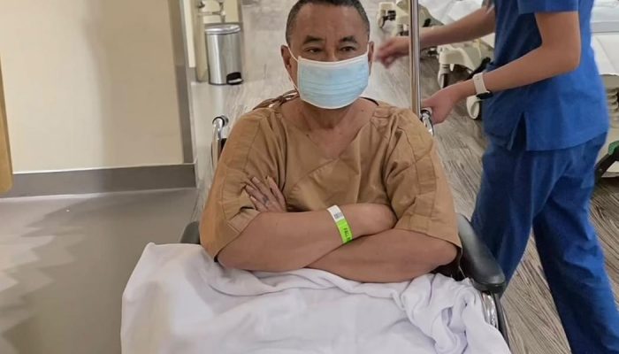 Tampil Pakai Kursi Roda Lalu Mundur dari Kasus Eks Jampidsus, Ada Apa dengan Hotman Paris?