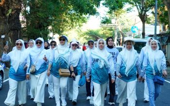 Ribuan Peserta Ramaikan Jalan Sehat Anti Mager HUT Dekranas dan HKG PKK