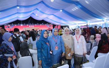Tinjau Stan Pameran, Kurnia Patahudding Beri Motivasi kepada Perajin Luwu