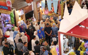 Kunjungi Pameran HUT Dekranas, Patahudding Apresiasi Karya Perajin Luwu