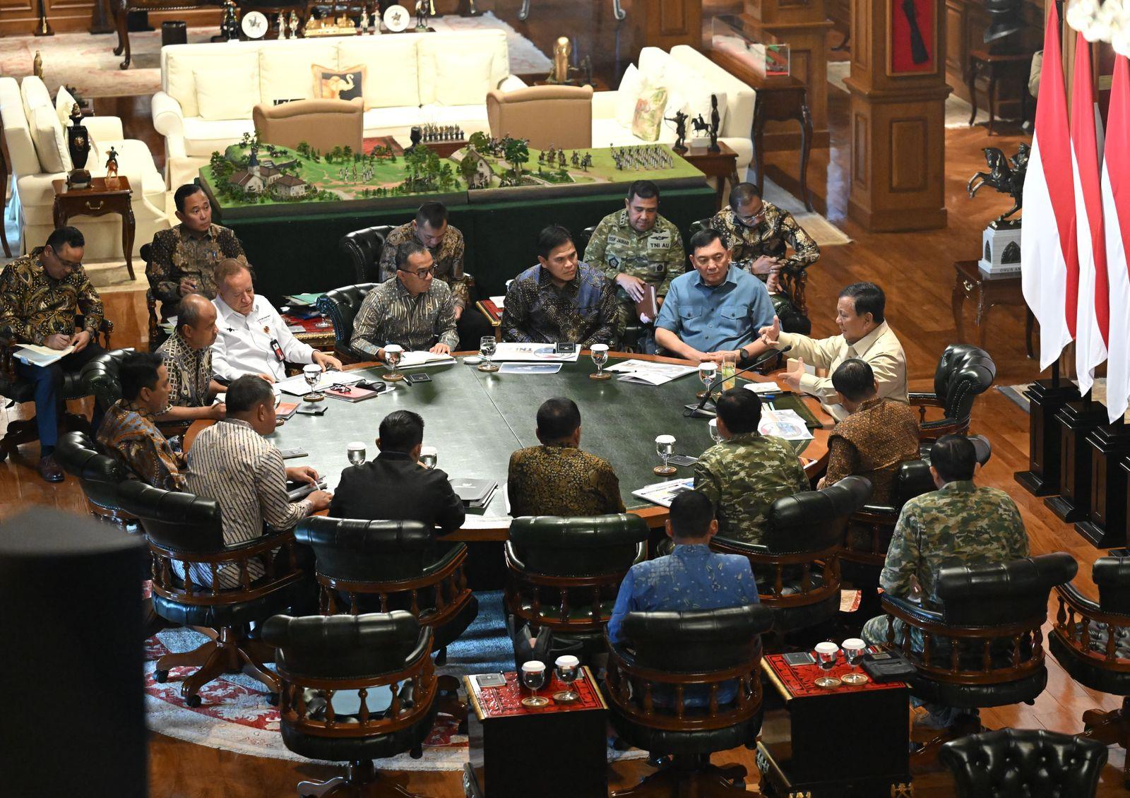 Prabowo Minta Syarat Rekrutmen TNI bagi Warga Dayak Pedalaman Disesuaikan