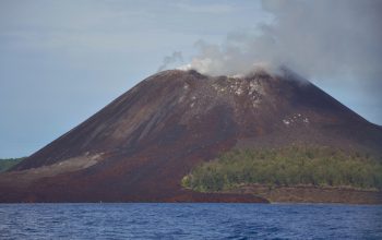 Anak Krakatau Erupsi Berulang Sejak Pagi, Status Tetap Level III Siaga Anak Krakatau Erupsi Berulang Sejak Pagi, Status Tetap Level III Siaga