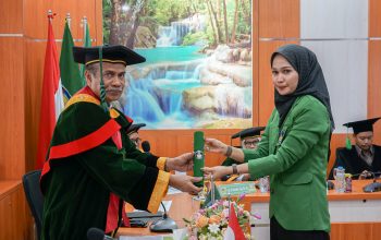 Ketua STIKES Datu Kamanre Tuntaskan Studi Doktor Konsentrasi Hukum Pidana, Dapat Predikat Cumlaude Ketua STIKES Datu Kamanre Tuntaskan Studi Doktor Konsentrasi Hukum Pidana, Dapat Predikat Cumlaude