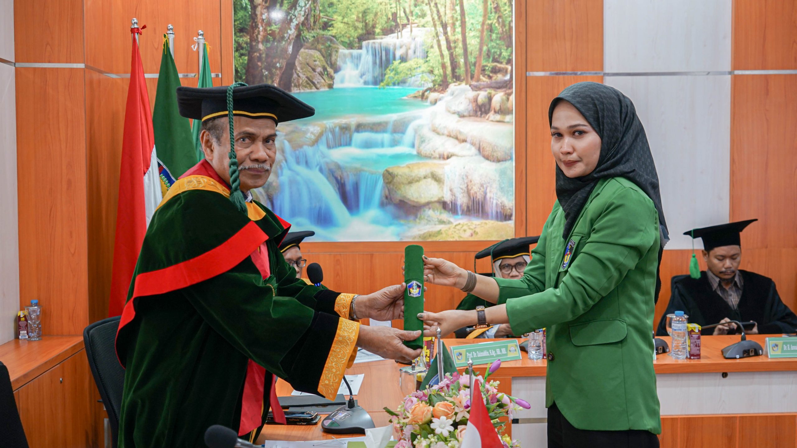 Ketua STIKES Datu Kamanre Tuntaskan Studi Doktor Konsentrasi Hukum Pidana, Dapat Predikat Cumlaude
