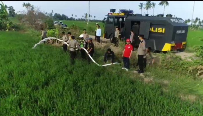 Sawah Kekeringan, Polres Luwu Kerahkan Water Cannon Demi Selamatkan Petani dari Gagal Panen