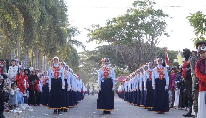 Pelajar Luwu Tampilkan Kreativitas dalam Karnaval HUT ke-81 RI