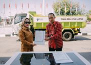 Bank Sulselbar Serahkan CSR Satu Unit Truk Sampah kepada Pemkot Palopo Bank Sulselbar Serahkan CSR Satu Unit Truk Sampah kepada Pemkot Palopo