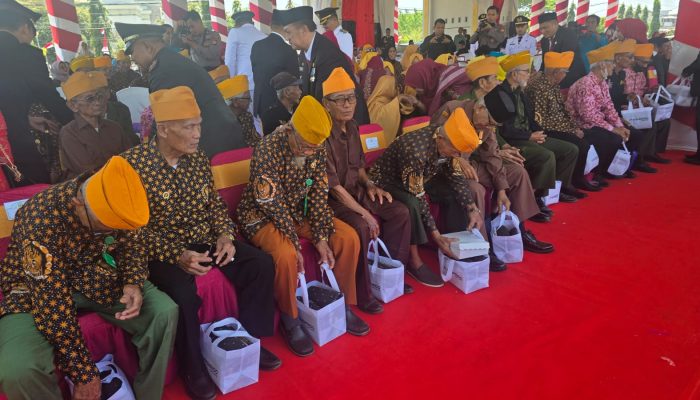 Peringati HUT RI, MDA Salurkan Bantuan Kesehatan dan Paket untuk Veteran