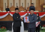 Bupati Patahudding Serahkan KUPA-PPAS Perubahan 2026, Tekankan Anggaran Pro-Rakyat Bupati Patahudding Serahkan KUPA-PPAS Perubahan 2026, Tekankan Anggaran Pro-Rakyat