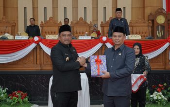Bupati Patahudding Serahkan KUPA-PPAS Perubahan 2026, Tekankan Anggaran Pro-Rakyat Bupati Patahudding Serahkan KUPA-PPAS Perubahan 2026, Tekankan Anggaran Pro-Rakyat
