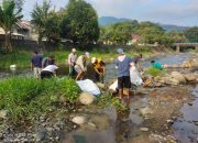 Polres Palopo Bersama Warga Alihkan Air untuk Sawah yang Kekeringan