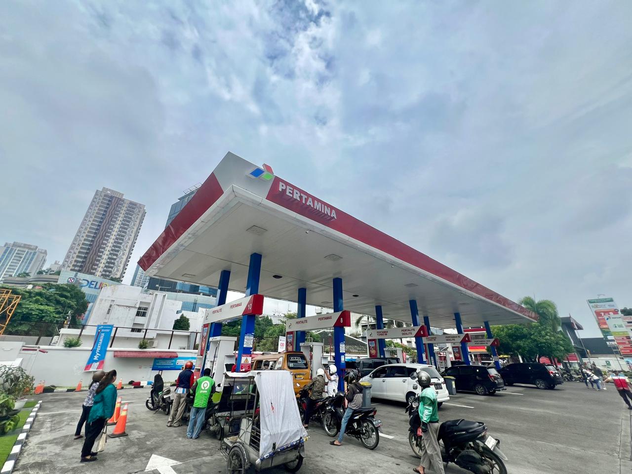 Pertamina Turunkan Harga Pertamax, Pertamax Turbo Turun hingga Rp1.000