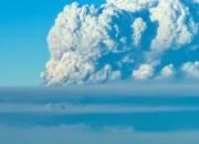BMKG Pantau Abu Anak Krakatau hingga 7.000 Kaki, Delapan Bandara Beroperasi Lagi