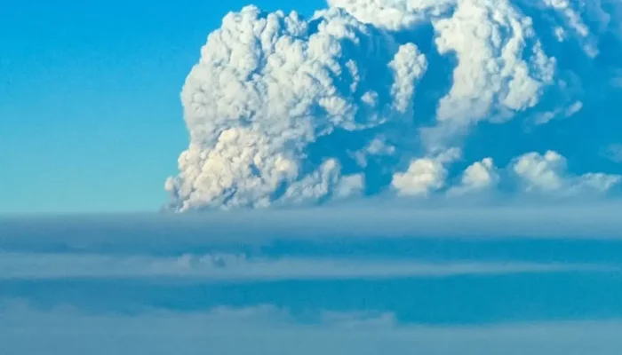 BMKG Pantau Abu Anak Krakatau hingga 7.000 Kaki, Delapan Bandara Beroperasi Lagi