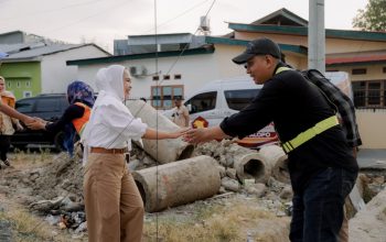 Naili Trisal Tinjau Proyek Jalan Tomangambari di Kawasan Pesisir Songka Naili Trisal Tinjau Proyek Jalan Tomangambari di Kawasan Pesisir Songka