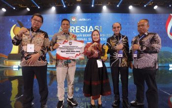 Palopo Terbaik I Akses Layanan Pendidikan, Naili Trisal Terima Penghargaan Palopo Terbaik I Akses Layanan Pendidikan, Naili Trisal Terima Penghargaan