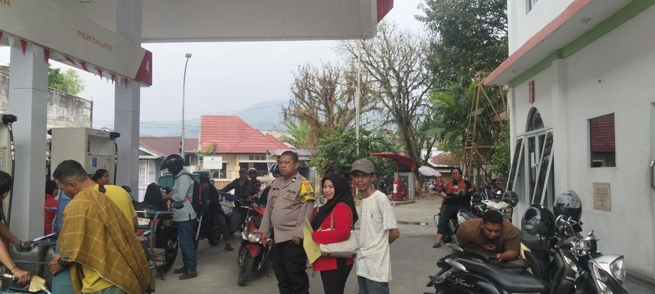 Polisi Kawal Distribusi BBM untuk Nelayan di SPBU Sawerigading Palopo
