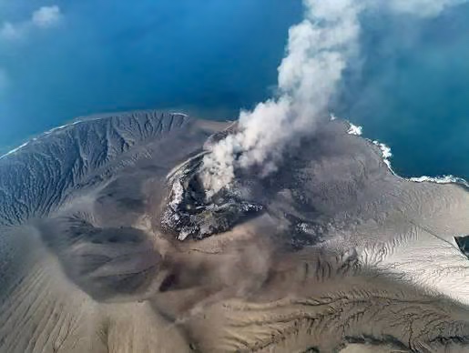 Status Anak Krakatau Naik Usai Erupsi Beruntun, Warga Diminta Waspada