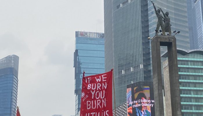 Makna If We Burn, You Burn With Us yang Muncul saat Demo