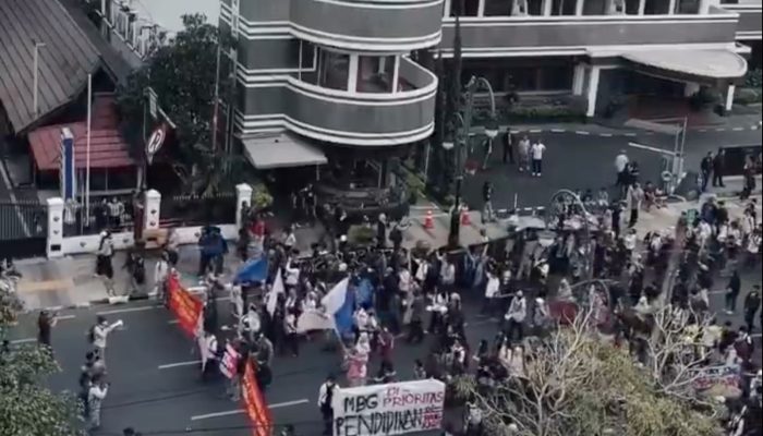 Mahasiswa Demo di Jakarta, Lima Tuntutan Disuarakan dari Karhutla hingga Biaya Pendidikan