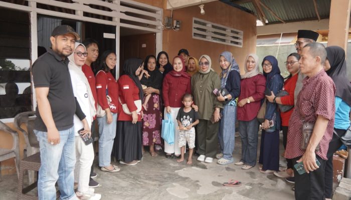 Naili Trisal Salurkan Bantuan Gizi untuk 27 Penerima di Tiga Kecamatan