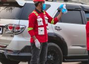 PT BMS Bagikan Masker kepada Warga di Tengah Kabut Asap Luwu