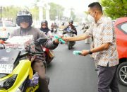 Waspada ISPA Akibat Kabut Asap, Pemkot Palopo Bagikan Masker kepada Pengguna Jalan