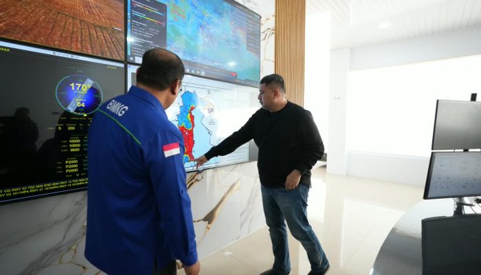 Pantau Kondisi Udara di BMKG, Munafri Arifuddin Fokus Cari Solusi Kabut Asap