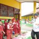 Bupati Luwu Bagikan Seragam Gratis Plus, Canangkan Sekolah Sehat di SDN 59 Noling