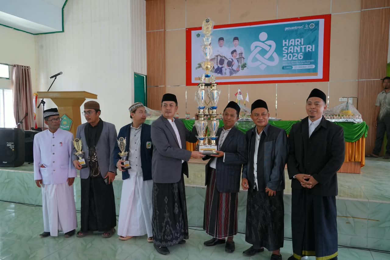 Sekda Luwu Tantang Santri Kuasai Teknologi Tanpa Tinggalkan Akhlak